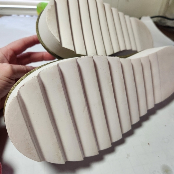 Maeve Hunter Green Puffy Platform Slippers Size Medium 8-9 - Picture 9 of 16